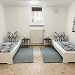 Апартаменты Bohnapartments Elisa - Wohlfuehlapartment Mit 2 Parkplaetzen Und 3 Schlafzimmern - Wlan - Vollausstattung Эрфурт