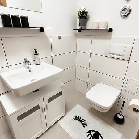 Apartment Bohnapartments Elisa: Cozy 3-bedroom With Free Parking *