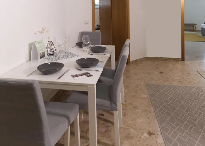 Daire Bohnapartments Elisa - Wohlfuehlapartment Mit 2 Parkplaetzen Und 3 Schlafzimmern - Wlan - Vollausstattung Erfurt